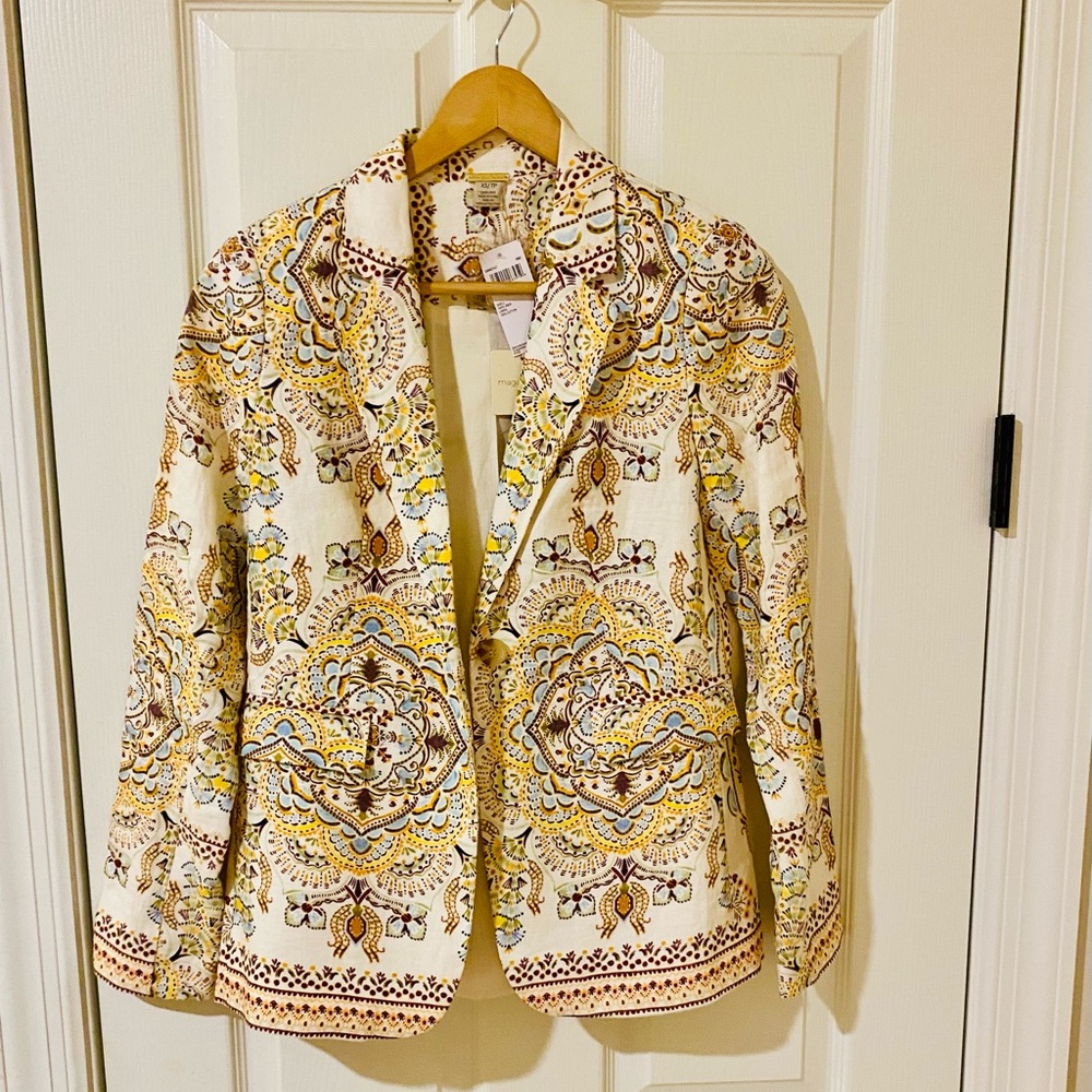 NWT Magaschoni beautiful 100% linen blazer ♥️ALSO AVAILABLE IN SIZE LARGE🎉